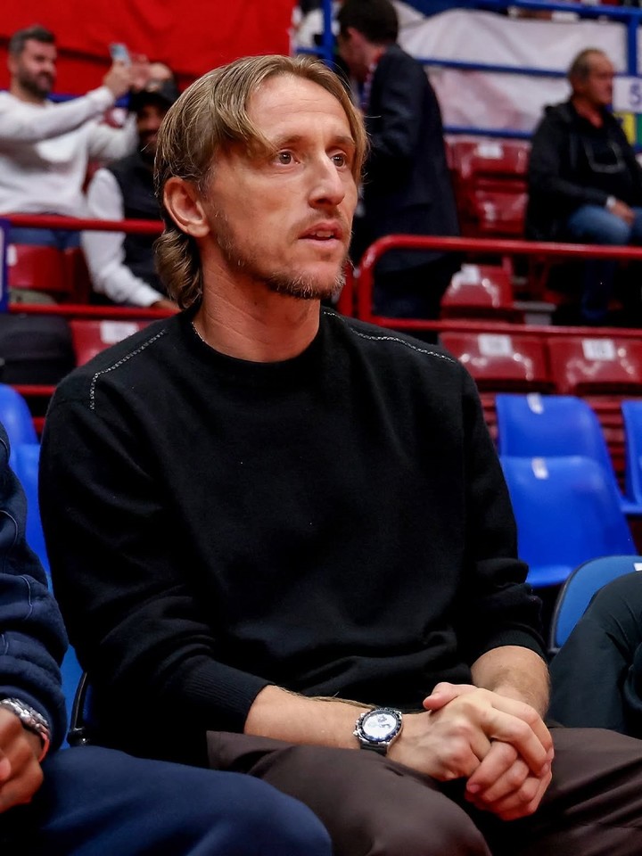 Luka Modric fue a ver al Real Madrid de Facundo Campazzo. (@realmadridbasket)