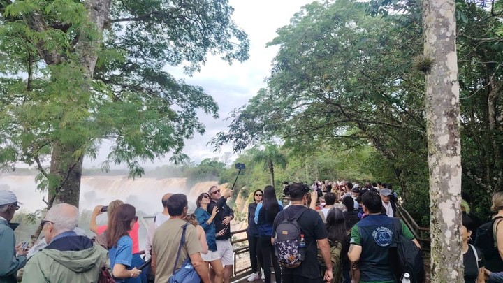 Reabrió el acceso a las Cataratas del Iguazú tras el cierre que se realizó por protocolo ante la crecida del río por efecto El Niño.