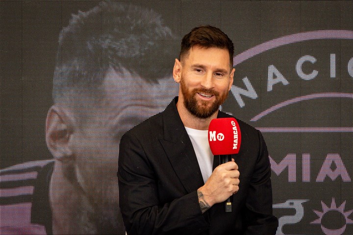 Messi da un discurso en la ceremonia de los Premios Marca América. (EFE)