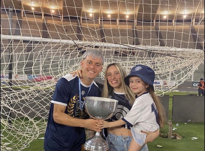 Matías Reali y su familia, en su paso por Independiente Rivadavia.